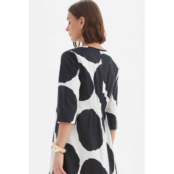 Curve Seam Poplin Dress