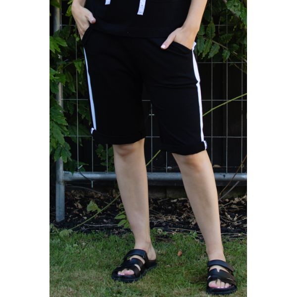 Short with Stripe